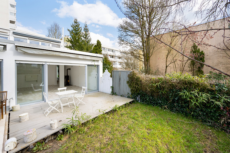 Westterrasse und Garten